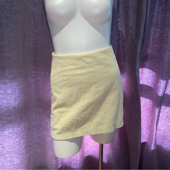 Wilfred Renee A-Line yellow corduroy mini skirt size 2 - Picture 3 of 7